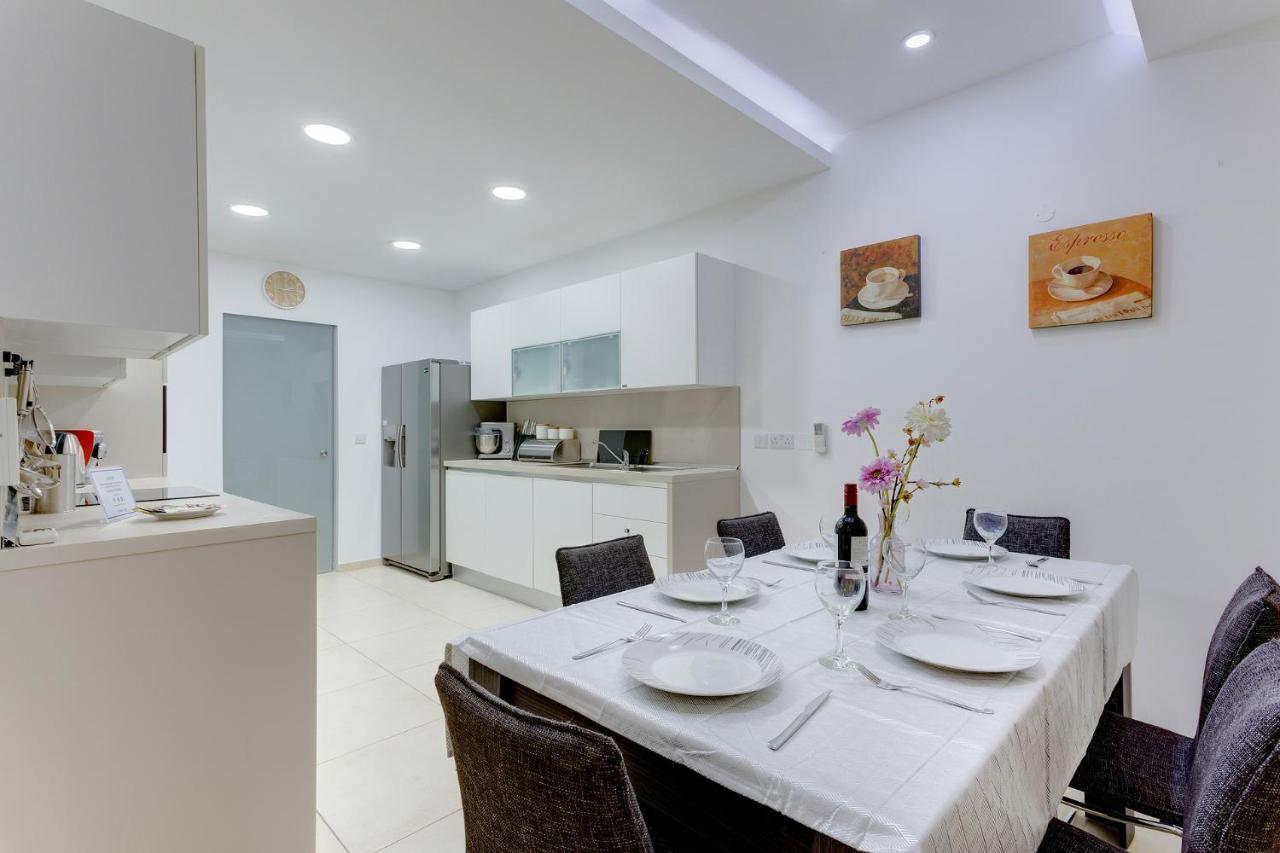 Luxury Apt W/ Side Seaviews And Pool, Top Location Слима Екстериор снимка