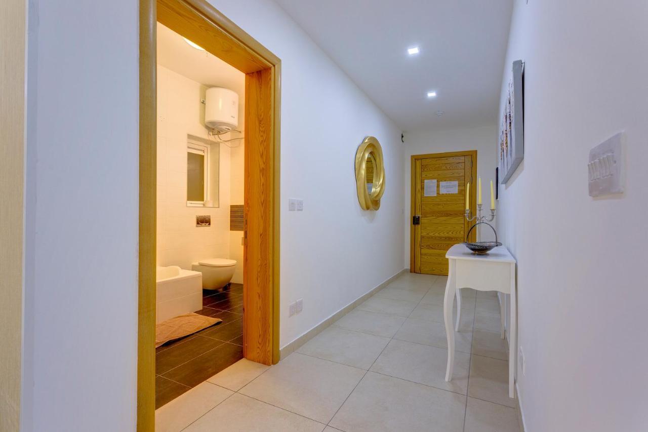 Luxury Apt W/ Side Seaviews And Pool, Top Location Слима Екстериор снимка