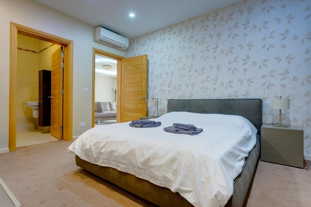Luxury Apt W/ Side Seaviews And Pool, Top Location Слима Екстериор снимка