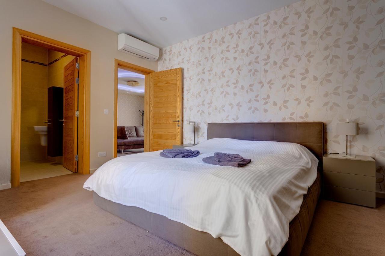 Luxury Apt W/ Side Seaviews And Pool, Top Location Слима Екстериор снимка